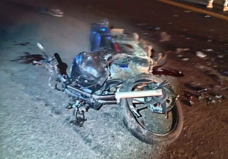 Colisão entre carro e moto na BR-163 deixa três feridos, um em estado grave